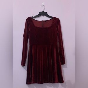 red velvet long sleeve dress
